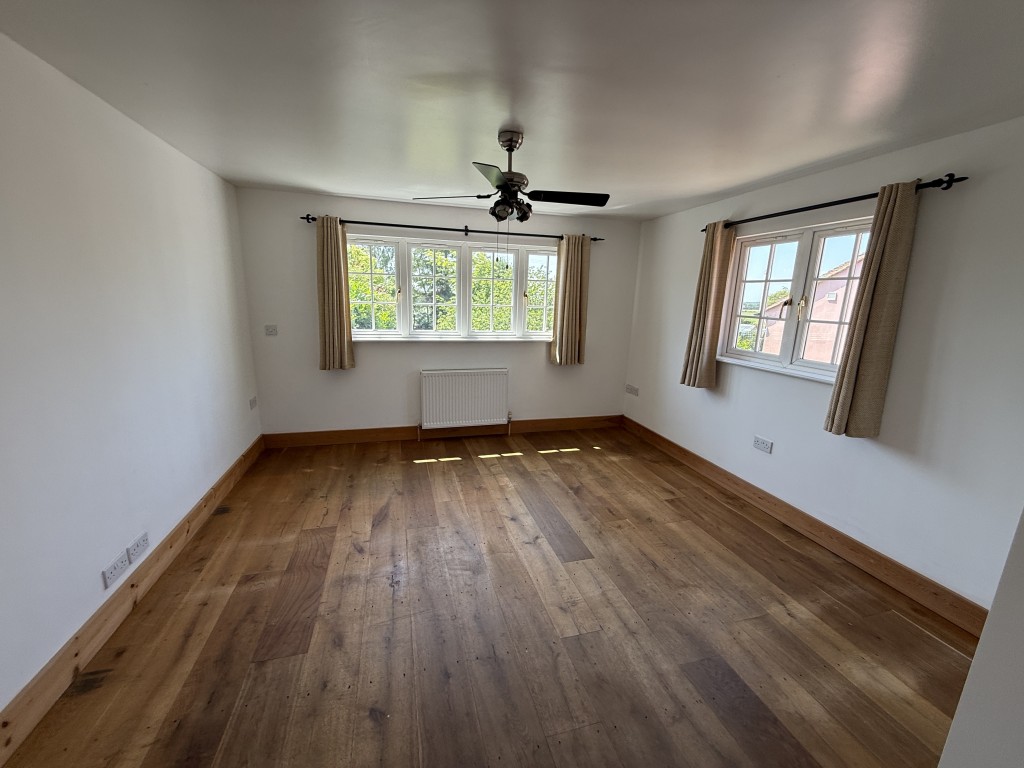 Lot: 168 - DETACHED COTTAGE IN ESSEX VILLAGE LOCATION - Bedroom 1 with dual aspect windows